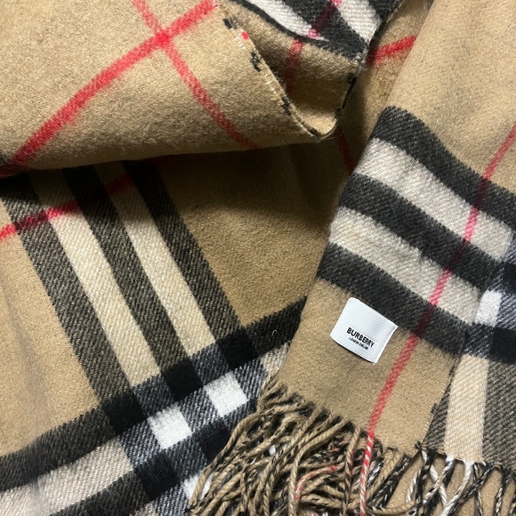 NWOT Burberry Check Oversized giant wide scarf - Picture 3 of 4
